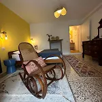 Daisy - - 180° Panoramic View - Private Terrace & Shared Garden Apartment *