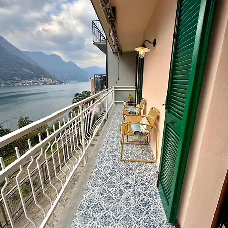 Daisy - - 180° Panoramic View - Private Terrace & Shared Garden Apartment