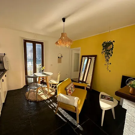 Daisy - - 180° Panoramic View - Private Terrace & Shared Garden