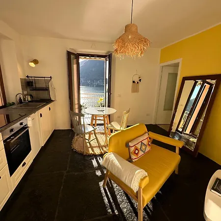 Appartement Daisy - - 180° Panoramic View - Private Terrace & Shared Garden Pognana Lario