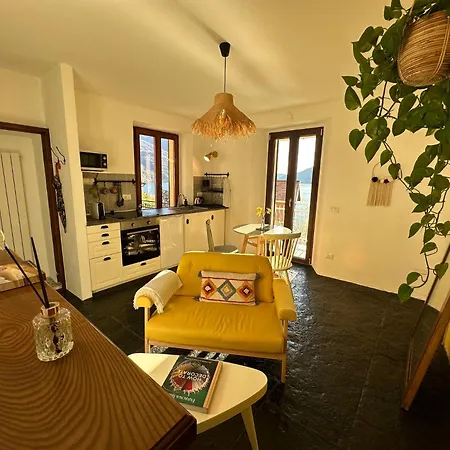 Daisy - - 180° Panoramic View - Private Terrace & Shared Garden Appartement Pognana Lario