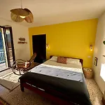 公寓 Daisy - - 180° Panoramic View - Private Terrace & Shared Garden *