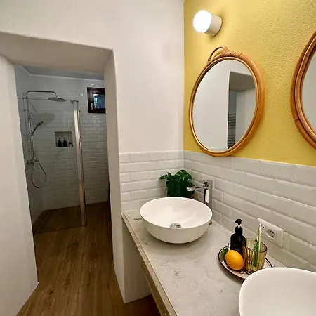 Daisy One Bedroom View, Private Terrace & Garden Lejlighed *